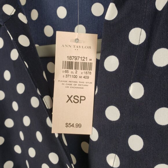 Ann Taylor Petite XSP Navy Blue White Polka Dot Sleeveless Blouse Top NWT Womens - Picture 3 of 13